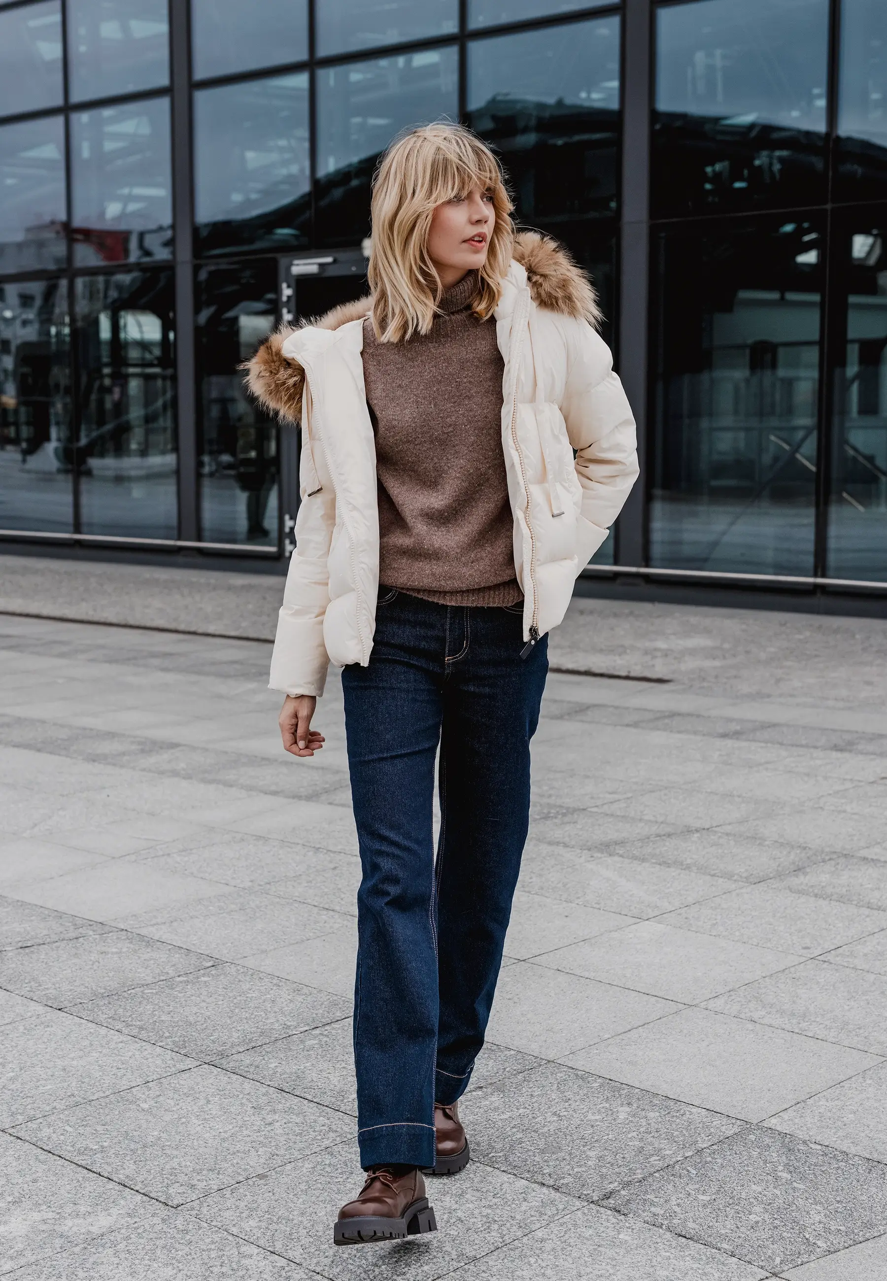 Kapsułowe stylizacje letnie dla kobiet