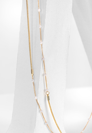 Długi naszyjnik z drobnymi koralikami