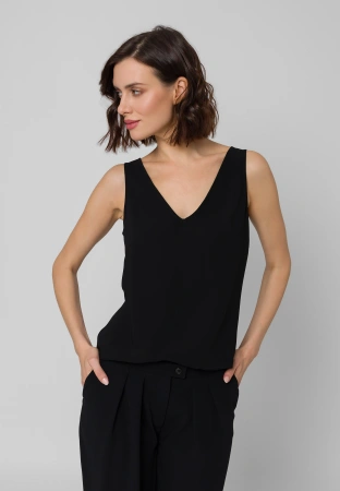 Czarna bluzka na szerokich ramiączkach