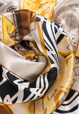 Jedwabna apaszka w oryginalny wzór