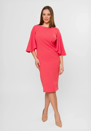 Koralowa sukienka z motylkowym rękawem