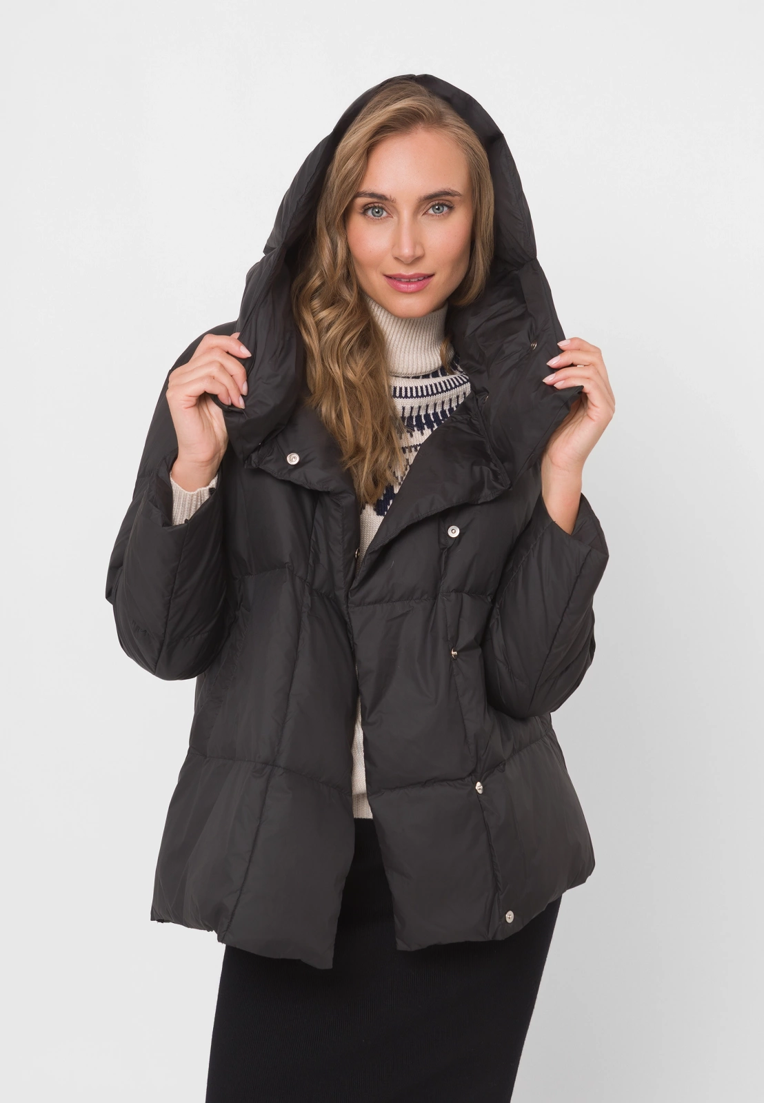 Czarna pikowana kurtka z kapturem