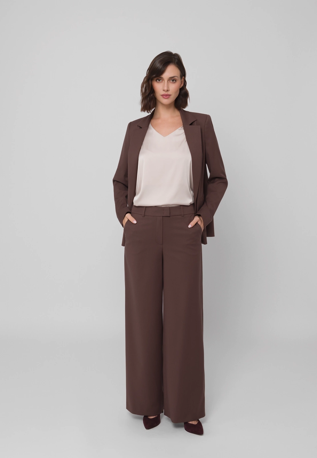 Szerokie garniturowe spodnie w kolorze brązowym