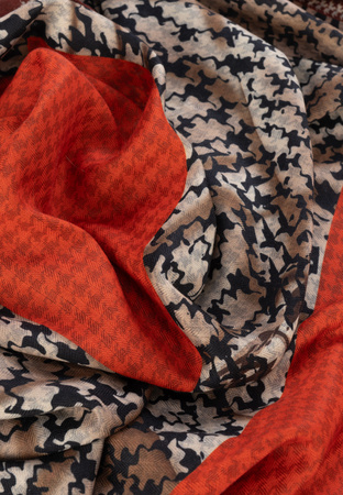 Wiskozowa apaszka w oryginalny print