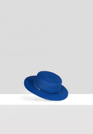 Niebieski słomkowy kapelusz
