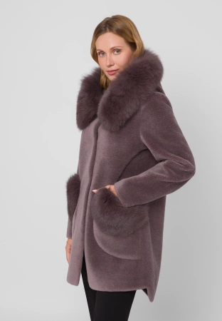 Brązowe wełniane futro z naturalnym obszyciem