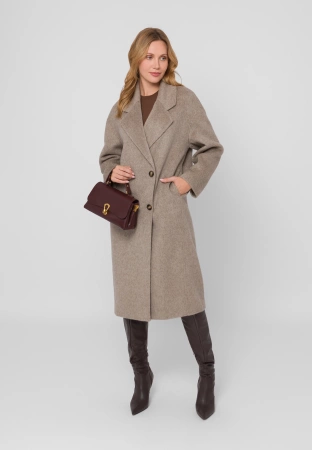 Brązowa torebka ze złotym wykończeniem