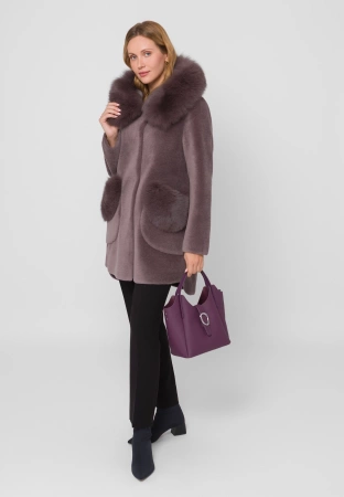 Brązowe wełniane futro z naturalnym obszyciem