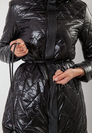 Czarna pikowana kurtka z wiązaniem w pasie