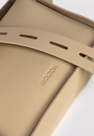 Beżowa fakturowana torebka z szerokim paskiem