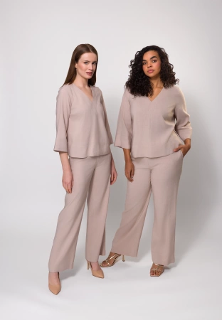 Beżowa bluzka w serek z wiskozą i lnem