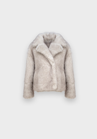 Krótkie futerko w kolorze brązowo-szarym