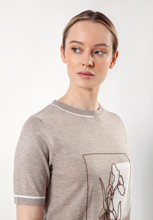 Beżowa dzianinowa bluzka z haftem