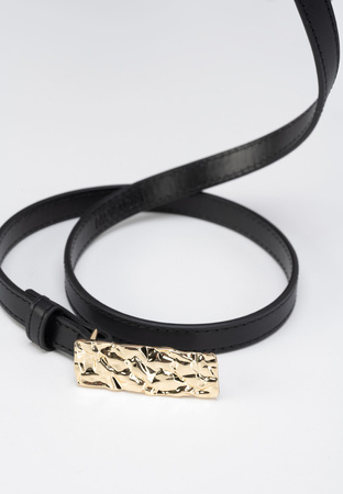Czarny pasek z ozdobną klamrą