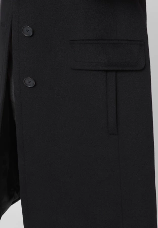 Czarny wełniany płaszcz z kołnierzykiem