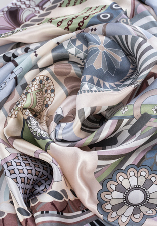 Jedwabna apaszka w oryginalny print