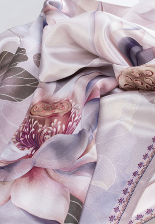 Jedwabna apaszka w kwiaty