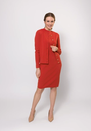 Ceglany kardigan ze złotymi guzikami i tłoczeniem w romby