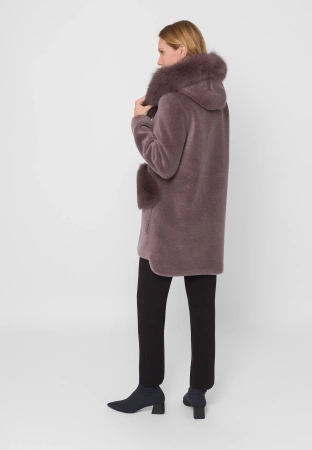 Brązowe wełniane futro z naturalnym obszyciem