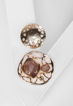 Ażurowa broszka na magnes