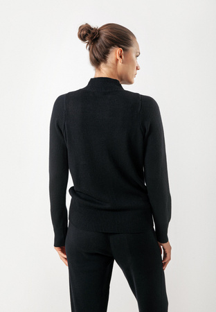 Czarny półgolf z ozdobnymi cyrkoniami