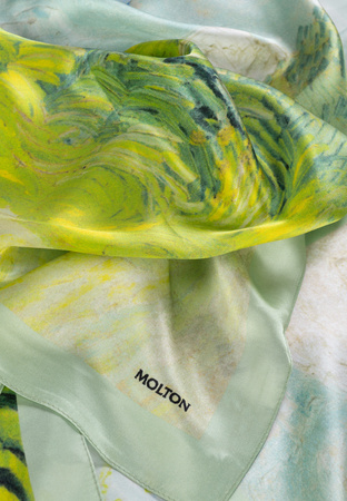 Jedwabna apaszka z motywem pejzażu