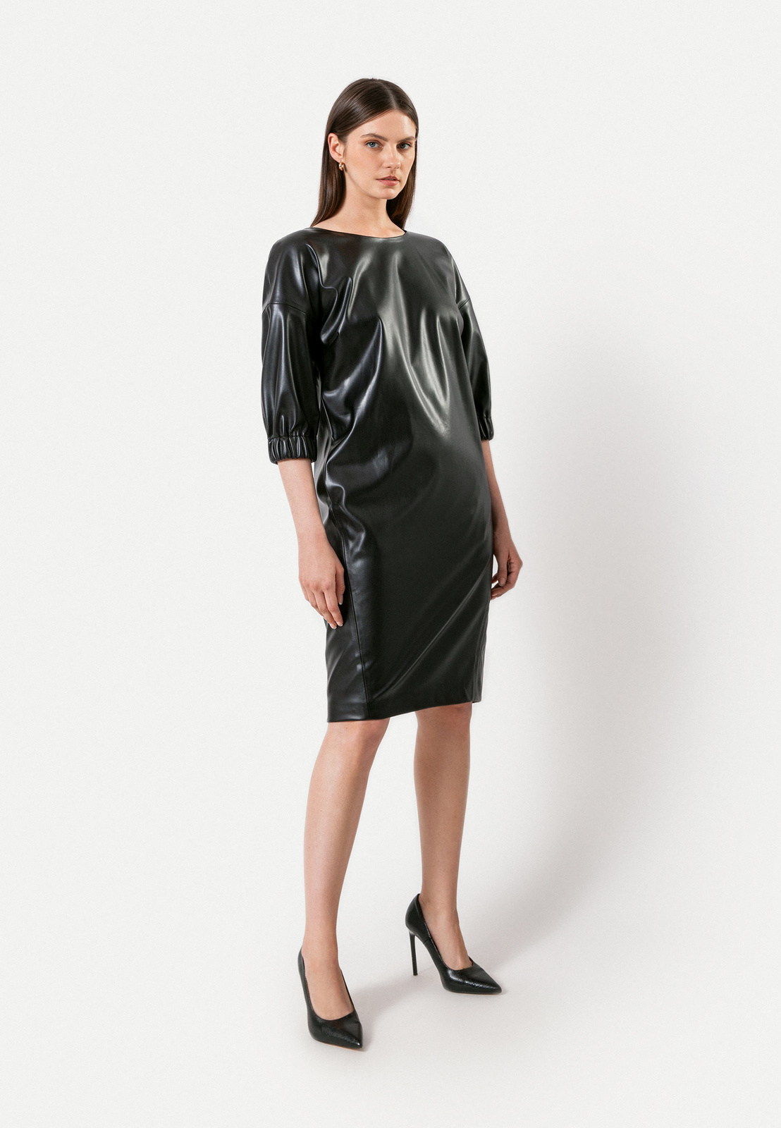 Czarna sukienka z ekoskóry