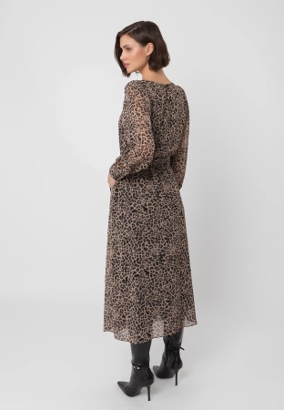 Długa sukienka w panterkowy print