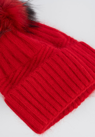 Czerwona czapka z naturalnym pomponem