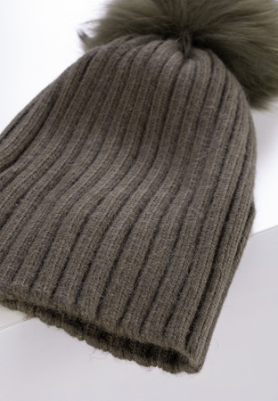 Brązowa czapka z pomponem z szopa