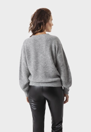Szary sweter z wełną