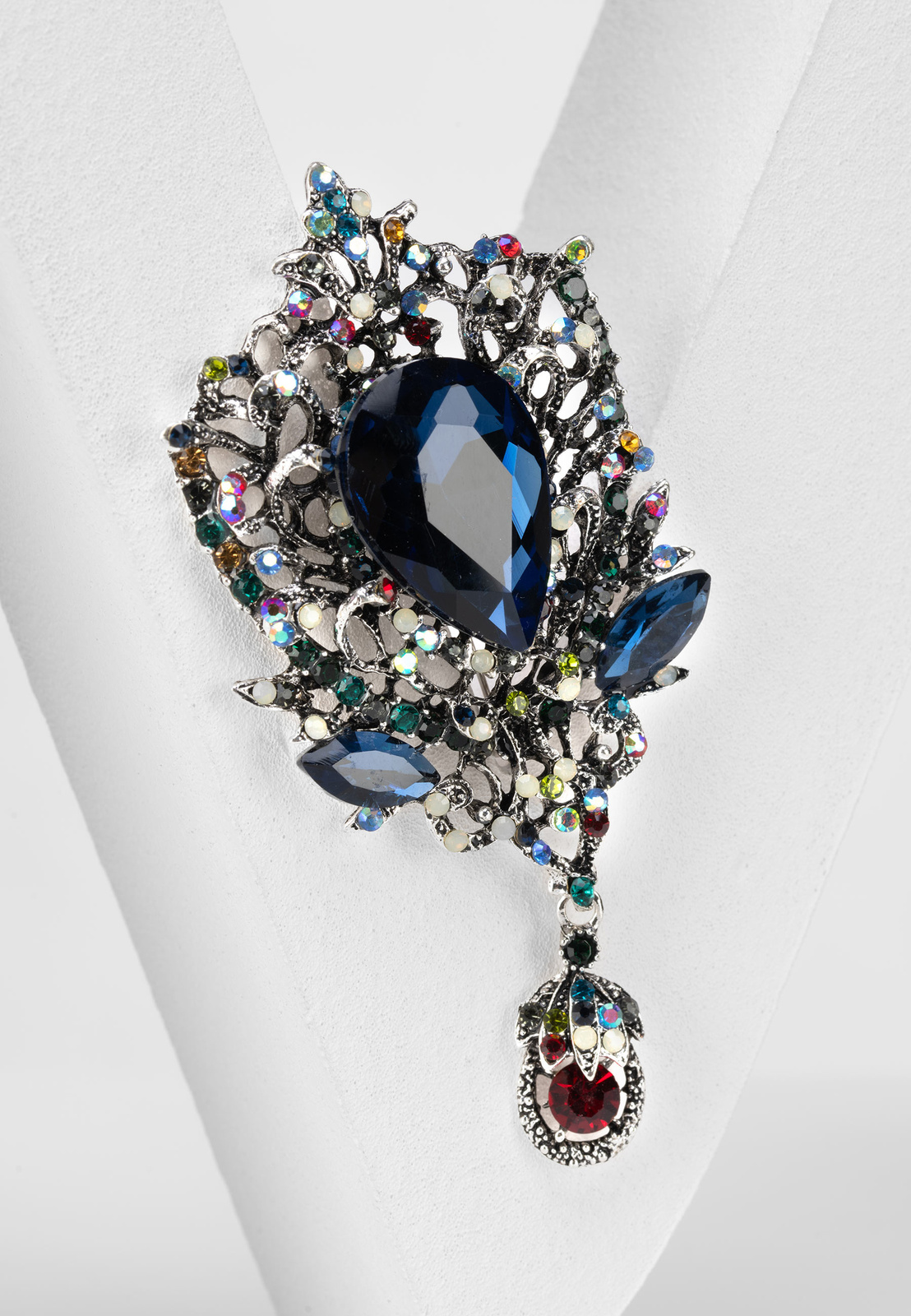 Broszka z kolorowymi cyrkoniami