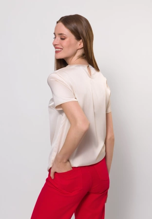 Satynowa bluzka z krótkim rękawem w kolorze ecru