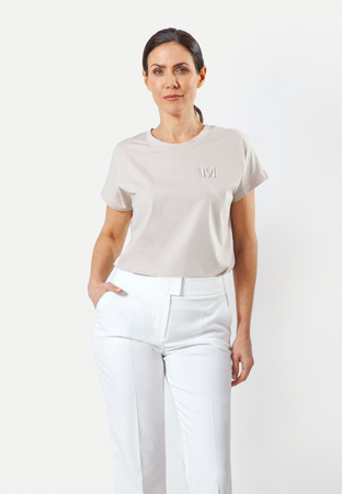 Beżowy t-shirt z ozdobną literką