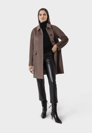 Brązowy wełniany płaszcz z kołnierzykiem