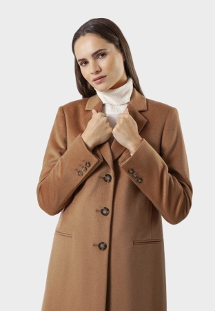 Płaszcz dyplomatka w camelowym kolorze