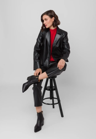 Czarna kurtka z ekoskóry