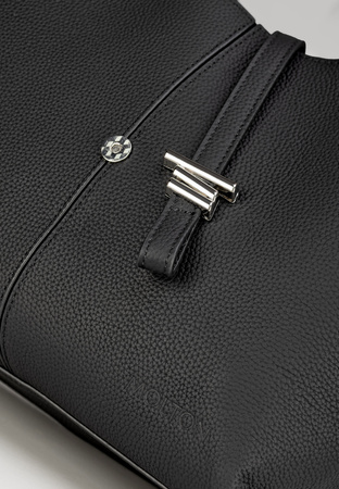 Czarna torebka do ręki z oryginalnym zapięciem