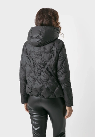 Czarna puchowa kurtka z kapturem
