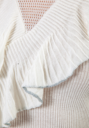 Ecru dzianinowa bluzka z falbaną