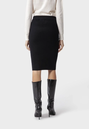Czarna dzianinowa spódnica