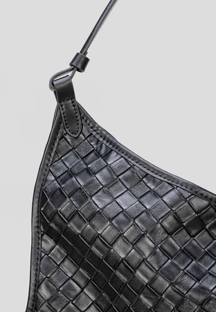 Czarna pleciona torba na ramię