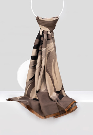 Wzorzysty brązowy szal