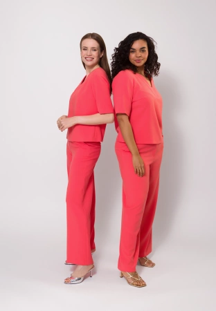 Koralowa bluzka w serek