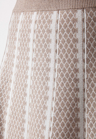 Beżowa trapezowa spódnica z wełną