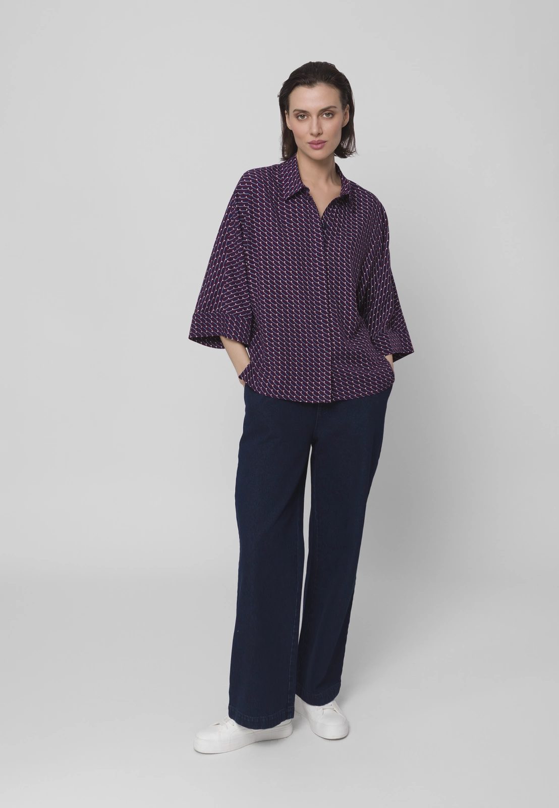 Granatowe jeansowe spodnie w gumkę z szeroką nogawką