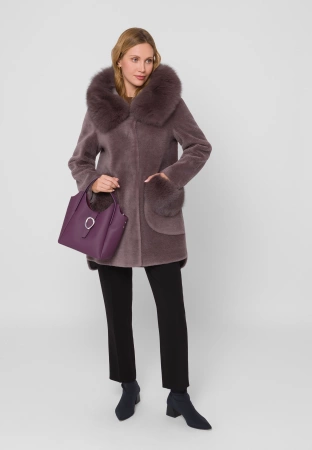 Brązowe wełniane futro z naturalnym obszyciem