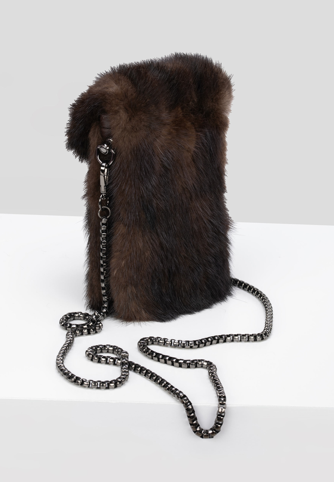 Brązowa torebka etui z naturalnego futra