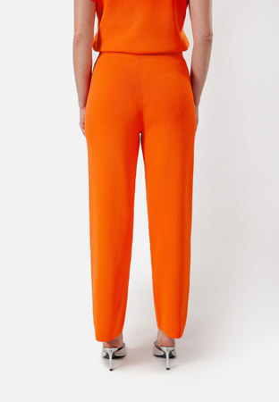 Pomarańczowe spodnie z dzianiny