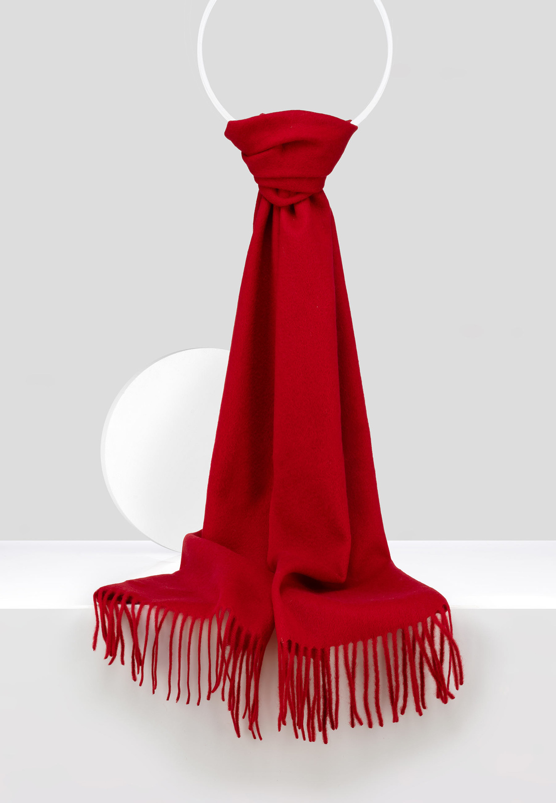 Czerwony wełniany szal